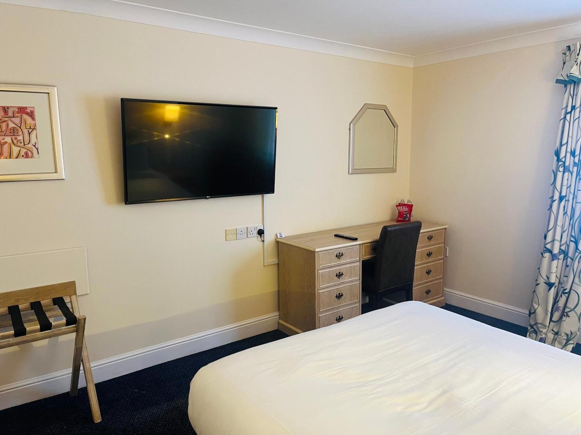 Best Western Reading Calcot Hotel Exterior photo